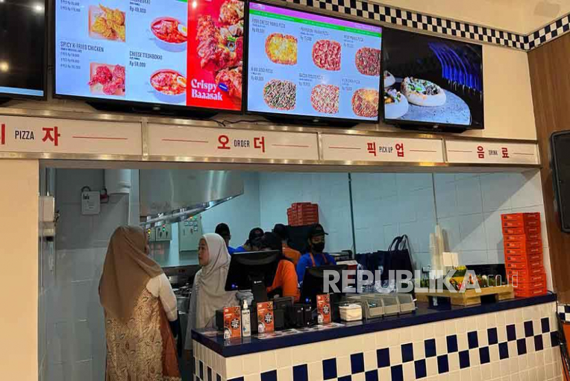 Jaringan restoran pizza cepat saji global asal Korea, Gopizza membuka toko pertamanya di Mal Gandaria City, Jakarta Selatan, Rabu (15/3/2023). 