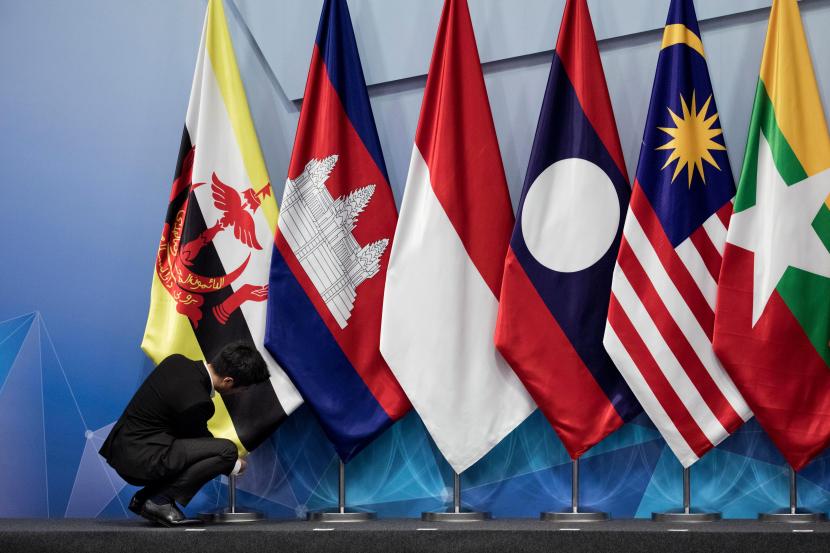 Dari Amerika, ASEAN Berpaling ke China Soal Vaksin COVID
