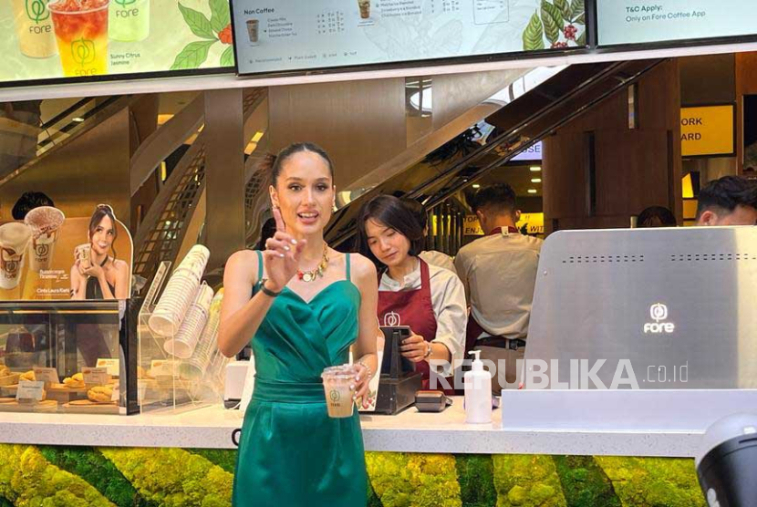 Aktris dan penyanyi, Cinta Laura Kiehl dalam acara media gathering Fore Coffee di Kuningan City Mall, Jakarta Selatan, Jumat (25/8/2023). 