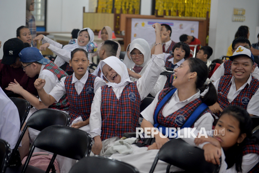 Senyum Ceria Siswa SLB YPAC Jakarta di Hari Pertama Sekolah
