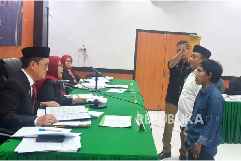 Dewan Kehormatan Penyelenggara Pemilu (DKPP) menggelar sidang pemeriksaan dugaan pelanggaran kode etik terhadap empat komisioner KPU Kota Makassar di Kantor Bawaslu Sulawesi Selatan, Senin (18/9/2023). 