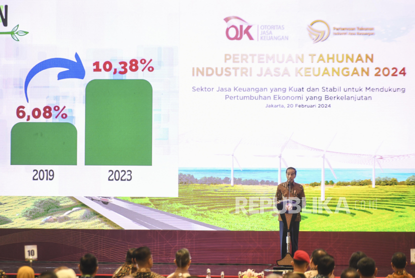 Presiden Joko Widodo memberikan arahan pada Pertemuan Tahunan Industri Jasa Keuangan (PTIJK) 2024 di Jakarta, Selasa (20/2/2024). PTIJK 2024 bertema Sektor Jasa Keuangan yang Kuat dan Stabil untuk Mendukung Pertumbuhan Ekonomi yang Berkelanjutan itu digelar sebagai bentuk akuntabilitas dan transparansi kinerja OJK kepada publik. 