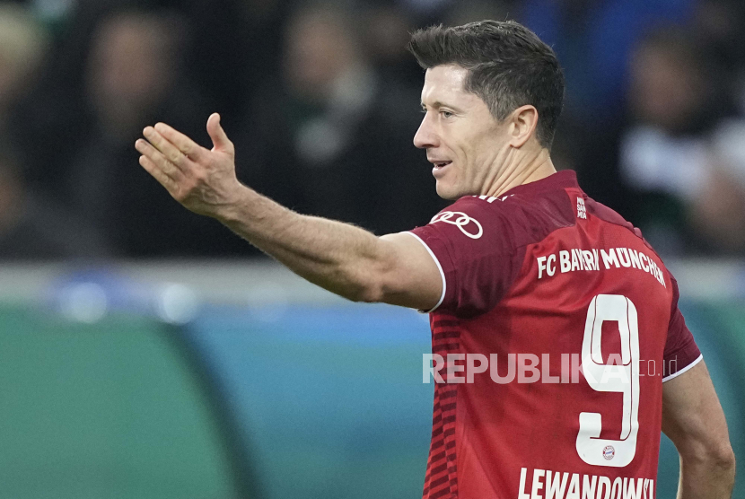 Pemain Bayern Muenchen Robert Lewandowski masuk kandidat 11 pemain terbaik FIFA 2021.