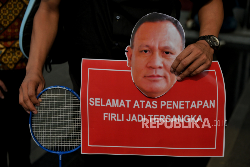 Koalisi Masyarakat Sipil Anti Korupsi gelar aksi di depan KPK, Jakarta, Kamis (23/11/2023). Aksi itu merupakan dukungan untuk mengungkap pemerasan Ketua KPK Firli Bahuri