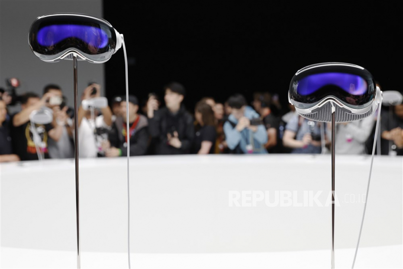Produk headset mixed reality besutan Apple, Vision Pro, secara resmi diluncurkan bulan lalu dan dijadwalkan mulai dipasarkan tahun depan/ilustrasi