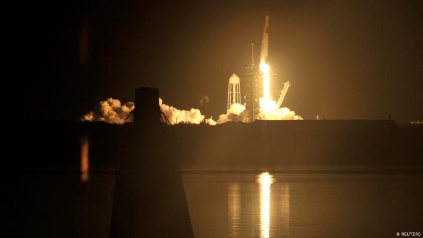 Tanpa Rusia, SpaceX menerbangkan empat astronot