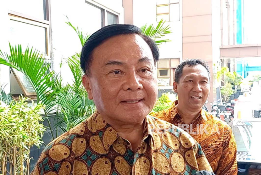 Ketua Harian Kompolnas Irjen (Pur) Benny Mamoto memberikan keterangan pers terkait kasus pembunuhan ibu dan anak di Subang di Polda Jabar, Jumat (10/11/2023). 