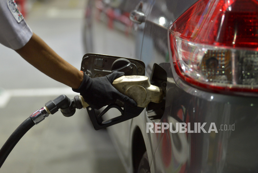 Ilustrasi. Mantan Menteri Riset dan Teknologi/Kepala Badan Riset dan Inovasi Nasional Bambang Brodjonegoro berpandangan bahwa kebijakan bantalan sosial lebih tepat ketimbang subsidi bahan bakar minyak (BBM) untuk memastikan bantuan tepat sasaran.