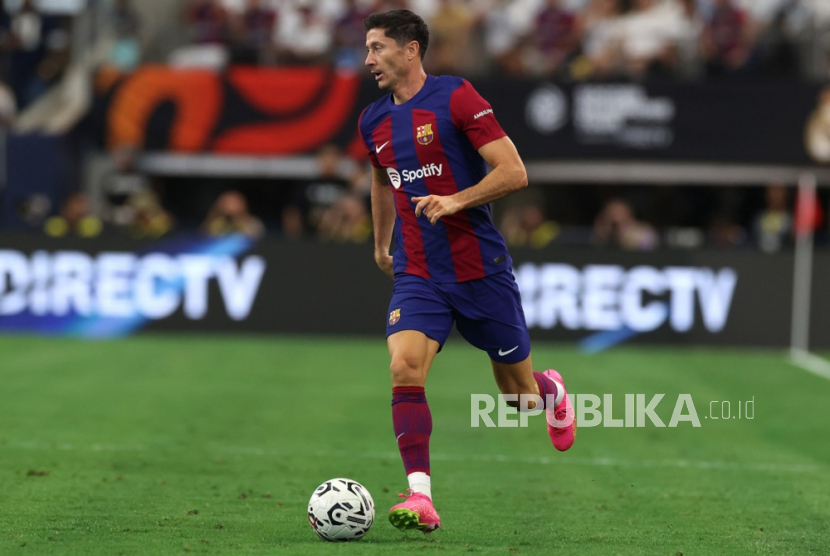 Penyerang FC Barcelona Robert Lewandowski 