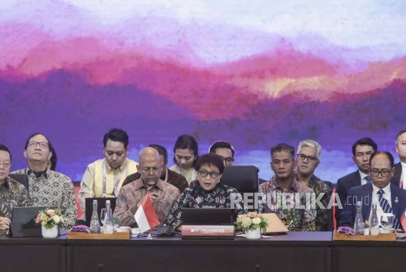 Menteri Luar Negeri Indonesia Retno Marsudi menegaskan kembali bahwa Indo-Pasifik harus menjadi kawasan yang aman, damai, dan jangan sampai menjadi medan pertempuran 