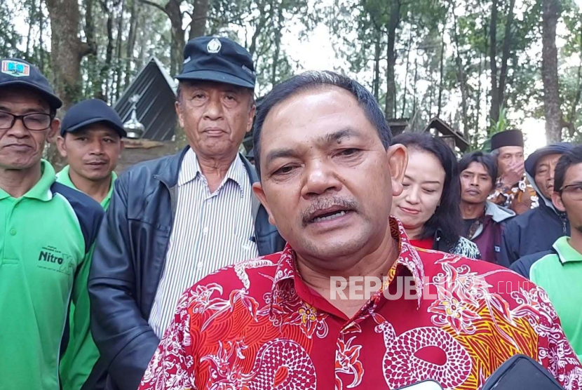 Bupati Semarang, H Ngesti Nugraha dalam sebuah kegiatan bersama para petani kopi Desa Kemitir, Kecamatan Sumowono, Kabupaten Semarang.