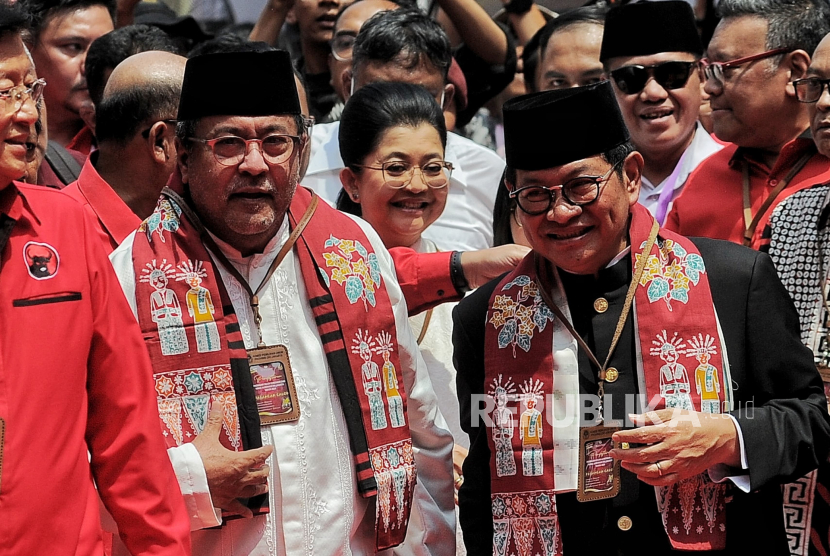 Pasangan calon gubernur dan wakil gubernur DKI Jakarta Pramono Anung dan Rano Karno tiba untuk mendaftar di kantor KPU DKI Jakarta, Rabu (28/8/2024). Pasangan Pramono-Rano menjadi pendaftar pertama calon gubernur dan wakil gubernur DKI Jakarta. 