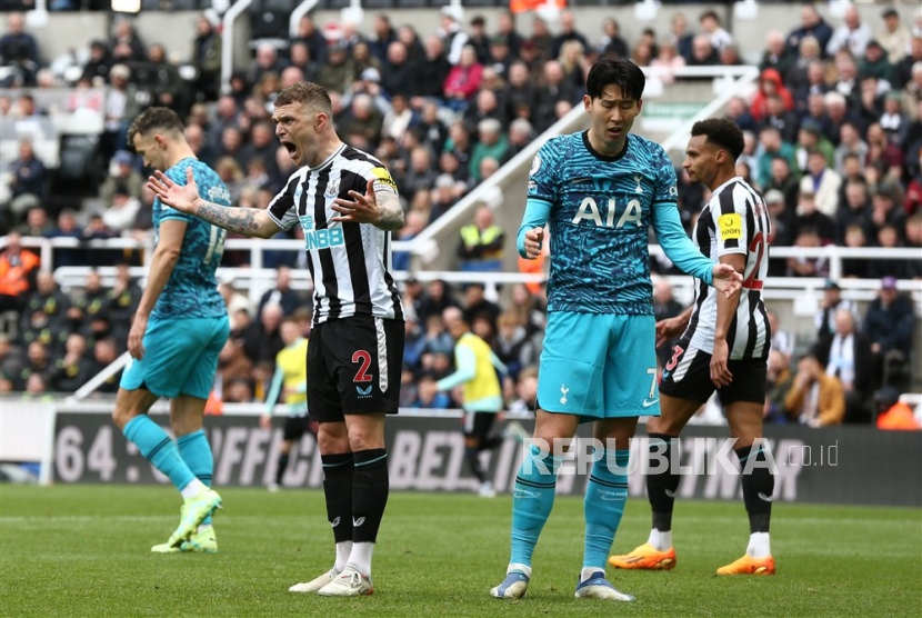 Kieran Trippier (C-L) of Newcastle and Son Heung-Min (C-R) of Tottenham react during the English Premier League soccer match between Newcastle United and Tottenham Hotspur in Newcastle, Britain, 23 April 2023.  