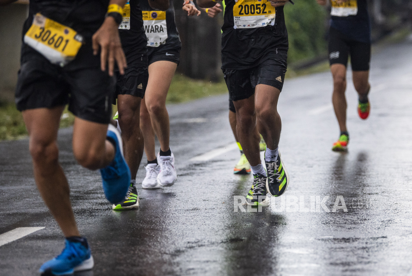 Peserta memacu kecepatan berlari dalam sebuah gelaran marathon (ilustrasi).