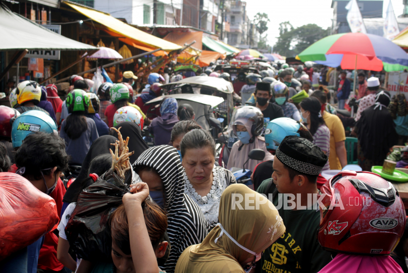 Warga memadati Pasar Terong di Makassar, Sulawesi Selatan