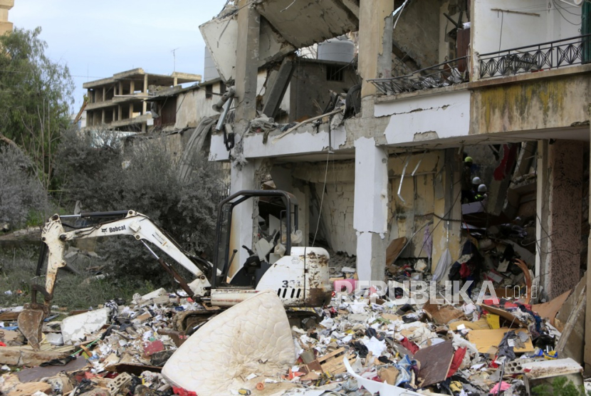 A damaged buidling following an Israeli military strike in Nabatiyeh, southern Lebanon, 15 February 2024. Lebanese state media said at least eight people were killed in an Israeli strike on a residential building in the city of Nabatiyeh late on 14 February 2024. The Israeli army did not comment on the incident.  