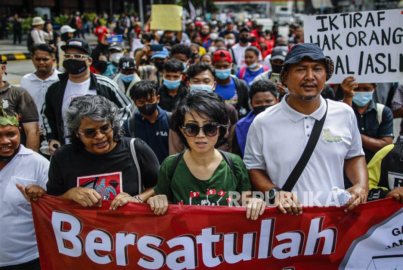  Ratusan orang mengikuti aksi unjuk rasa yang digelar untuk memperingati Hari Buruh Internasional atau dikenal juga dengan May Day di Kuala Lumpur, Malaysia, Senin (1/5/2023).