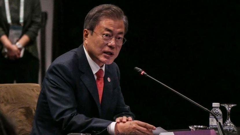 Presiden Korea Selatan pada Jumat (4/12) mengumumkan perombakan kabinet dan memilih menteri kesehatan baru setelah situasi pandemi di negara itu semakin memburuk.