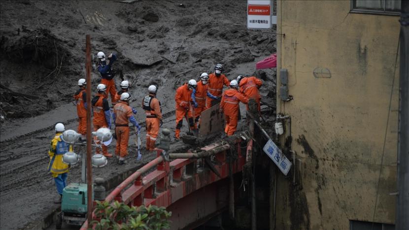 Sedikitnya 3 orang tewas, 130 rumah rusak akibat longsor di kota pesisir Atami  - Anadolu Agency