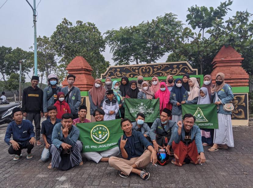 Kuatkan Tradisi NU, IPNU & IPPNU Jagalempeni Ziarah ke Makam Aulia