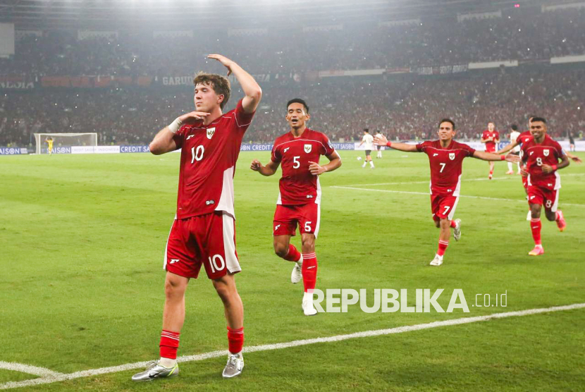 Pemain Timnas Indonesia Ole Romeny melakukan selebrasi usai mencetak gol saat bertandi melawan China pada laga babak Kualifikasi Piala Dunia 2026 Putaran Ketiga di Stadion Utama Gelora Bung Karno (SUGBK), Jakarta, Kamis (5/6/2025).