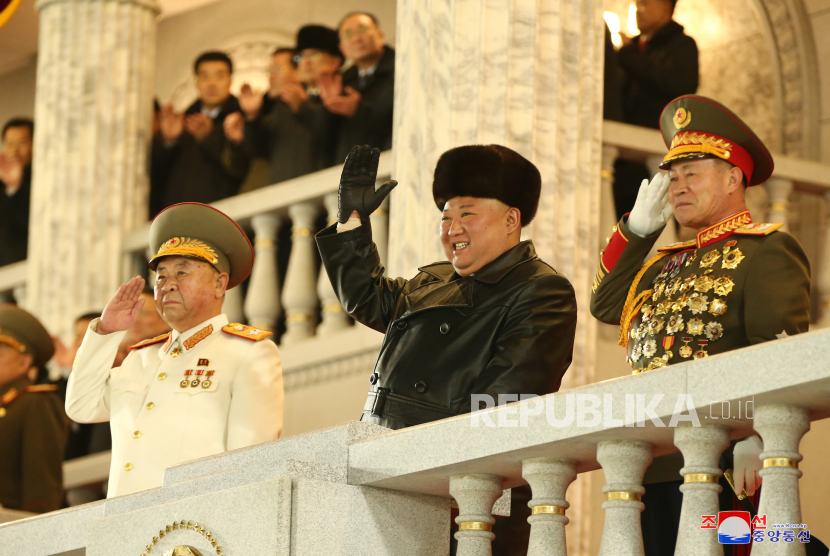 Pemimpin Korea Utara (Korut) Kim Jong-un mengecam kabinetnya karena kurang inovasi dan 