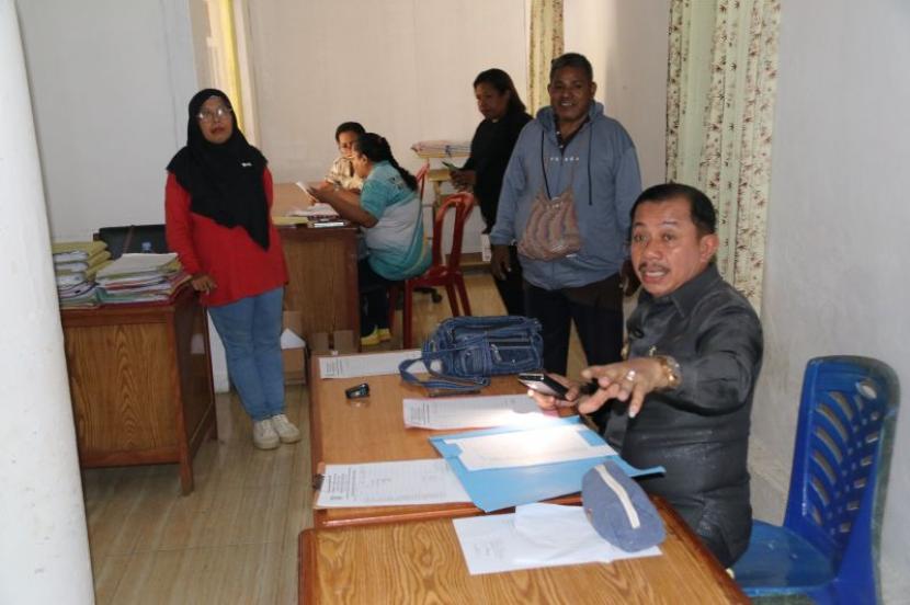 Pemkot Jayapura tegaskan tidak boleh ada pungutan liar di kelurahan.