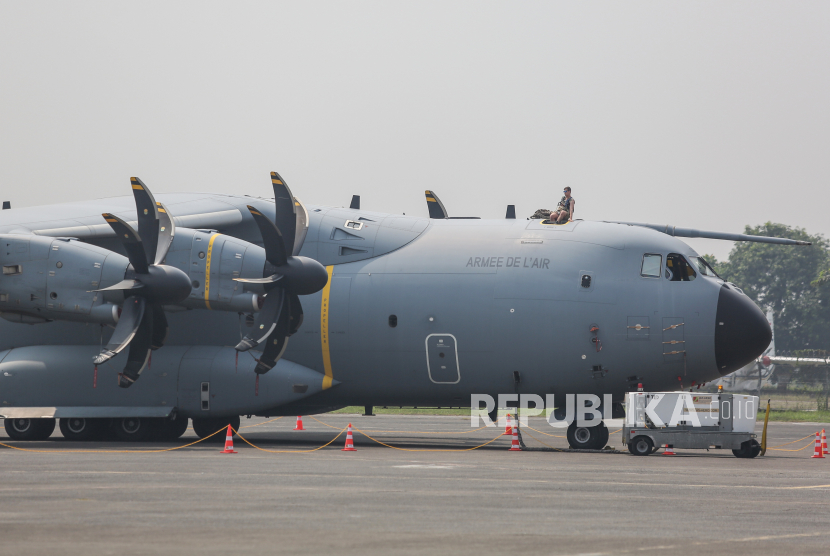 Pesawat Airbus A400M Atlas parkir di Apron Selatan Pangkalan Udara Halim Perdanakusuma, Jakarta Timur, Rabu (24/7/2024).