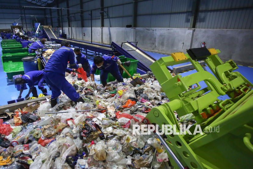 Fasilitas Pengelolaan Sampah di Tangsel Ini Ubah Sampah Jadi Pupuk Organik