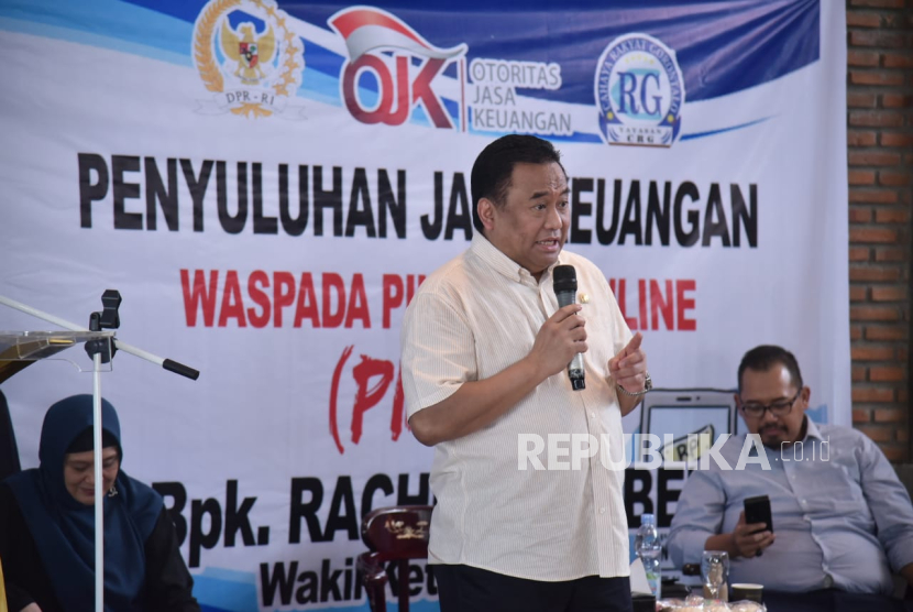Wakil Ketua DPR RI Bidang Korinbang, Rachmat Gobel melakukan sosialisasi tentang bahaya pinjol ilegal dan investasi bodong di Gorontalo, Selasa, (8/8/2023).