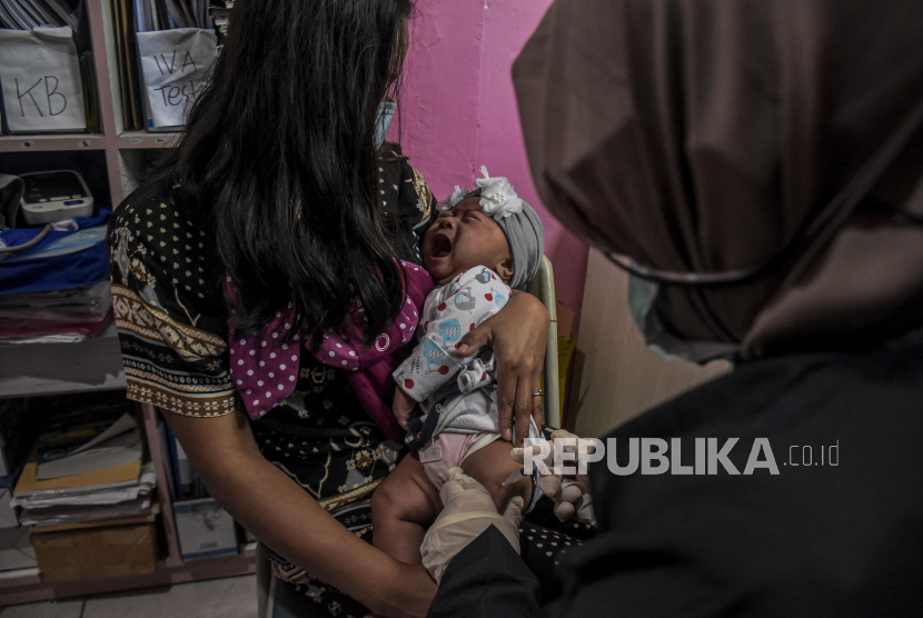Imunisasi balita (ilustrasi). Badan Amil Zakat Nasional Provinsi Kalimantan Timur (Baznas Kaltim) tahun ini membantu anggaran sebesar Rp 1,08 miliar untuk mencegah bertambahnya kasus stunting. Karena prevalensi stunting di Kaltim saat ini cukup tinggi yang mencapai 23,9 persen.