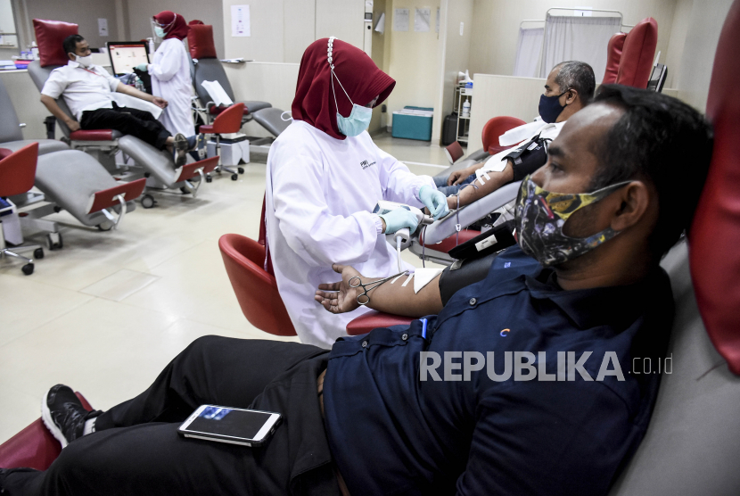 Palang Merah Indonesia (PMI) mencatat stok darah selama pandemi Virus Corona SARS-CoV2 (Covid-19) yang berkurang. Secara keseluruhan atau tingkat nasional, persediaan darah berkurang antara 30 hingga 50 persen.