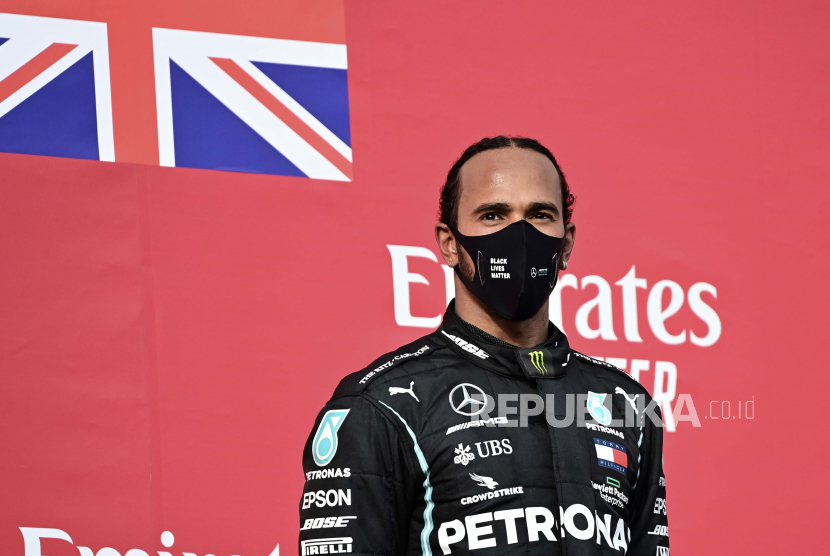  Pengemudi Mercedes Lewis Hamilton dari Inggris