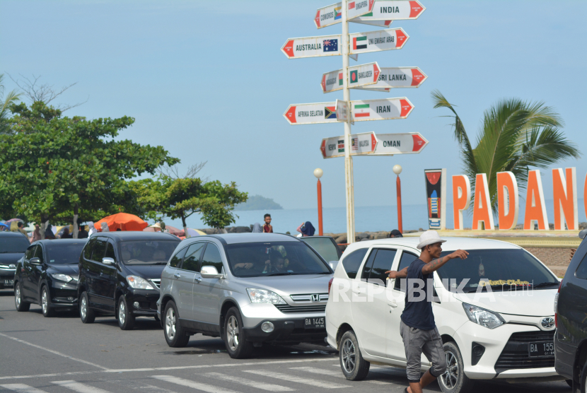 Kepolisian Daerah (Polda) Sumatra Barat mulai menggunakan seri tiga huruf di belakang pada pelat nomor kendaraan yang ada di provinsi itu baik untuk kendaraan roda dua dan roda empat. (ilustrasi)
