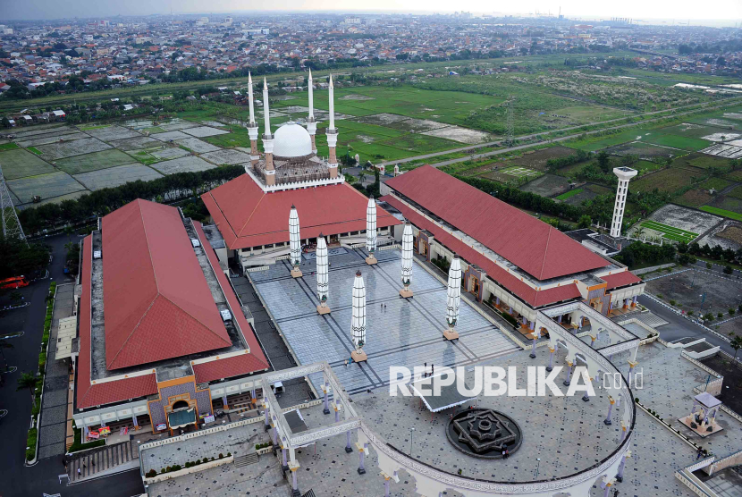 Masjid Agung SemarangMengunjungi Masjid Agung Semarang, Jawa Tengah.