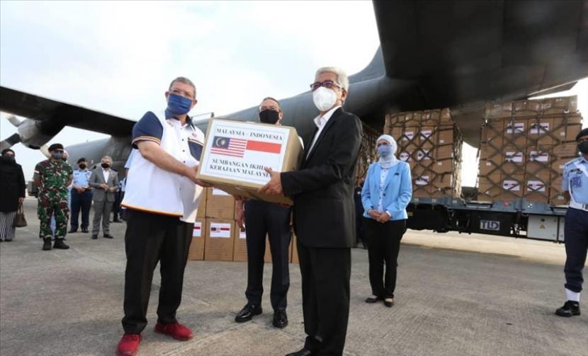 Indonesia memuji solidaritas pemerintah Malaysia yang mengirimkan bantuan medis kepada untuk menangani pandemi Covid-19 di Tanah Air.