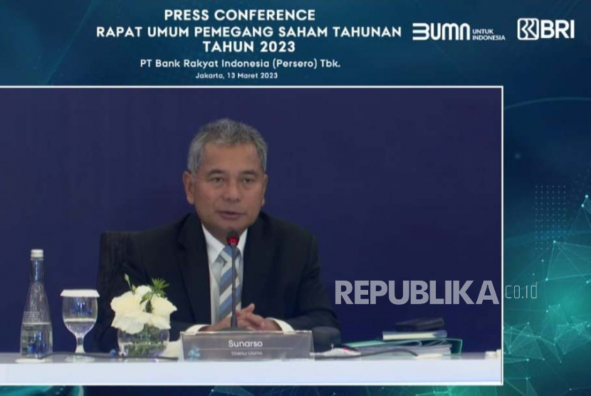 Direktur Utama BRI Sunarso saat konferensi pers RUPST 2022 yang digelar secara virtual, Senin (13/3/2023).