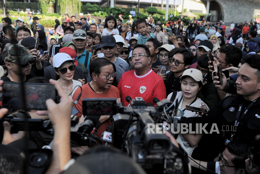 Sapa Warga Jakarta, Pramono-Rano Naik MRT Hingga Berolahraga di CFD