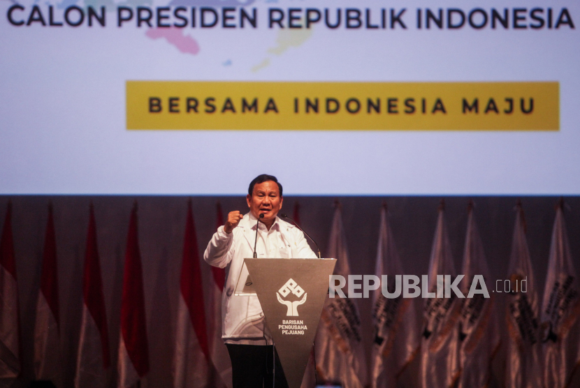 Bakal calon presiden dari Koalisi Indonesia Maju (KIM) Prabowo Subianto menyampaikan pidato saat acara deklarasi dukungan Pilpres 2024 di Jakarta. 