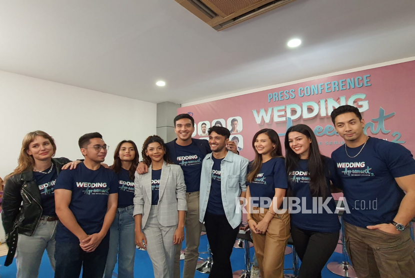 Para pemain Wedding Agreement The Series Season 2 di Kantor Starvision, Jakarta, Jumat (20/1/2023). 