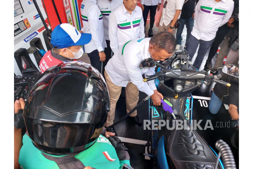 Pertamina Patra Niaga resmi meluncurkan produk BBM terbaru, Pertamax Green 95 di SPBU MT Haryono, Jakarta Selatan, Senin (24/7/2023).