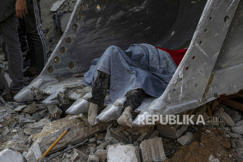 Rumah sakit yang menjadi titik krusial bagi warga Gaza mulai runtuh satu per satu. 