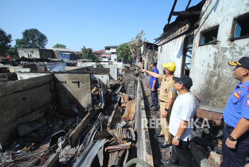Kondisi area Pasar Sadang Serang, Kota Bandung, Jawa Barat, Senin (7/8/2023), setelah kejadian kebakaran pada Jumat (4/8/2023). 