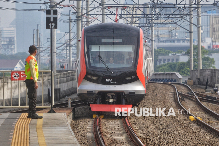 Rangkaian KRL Commuter Line CLI-125 Mulai Beroperasi