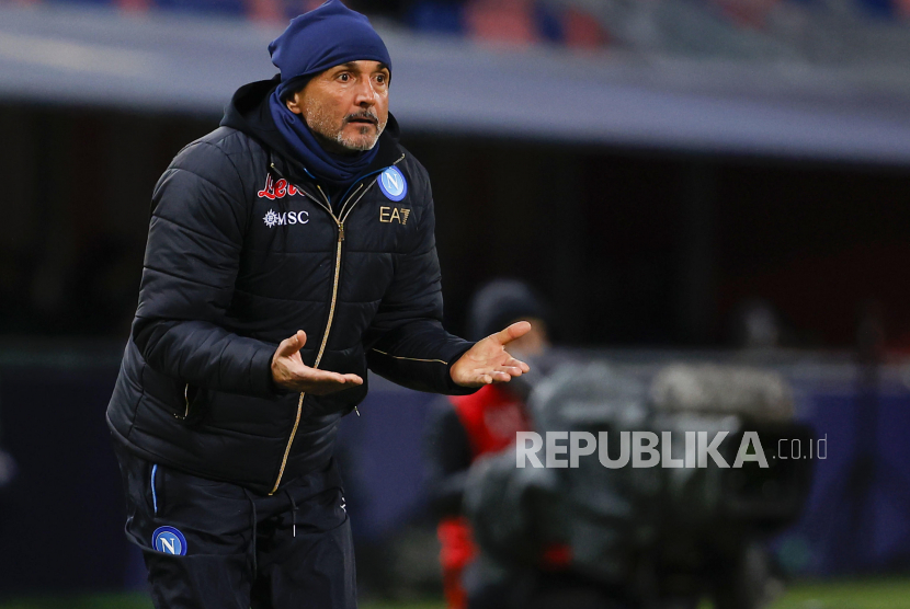 Pelatih Napoli Luciano Spalletti saat pertandingan sepak bola Serie A Liga Italia antara Napoli vs Bologna, Selasa (18/1/2022) dini hari WIB.