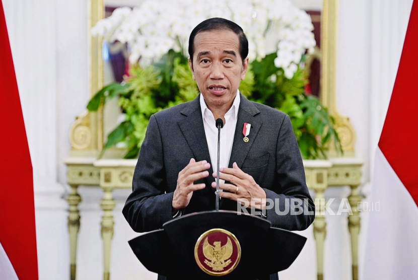 Presiden Joko Widodo. Jokowi meminta seluruh perusahaan tambang di Indonesia agar melakukan rehabilitasi dan reklamasi terhadap lahan yang telah digunakan untuk pertambangan.