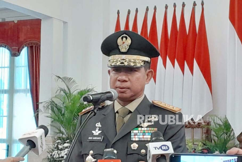 Panglima TNI Jenderal Agus Subiyanto. Menegaskan netralitas, Panglima TNI yang baru membangun posko pengaduan pemilu.