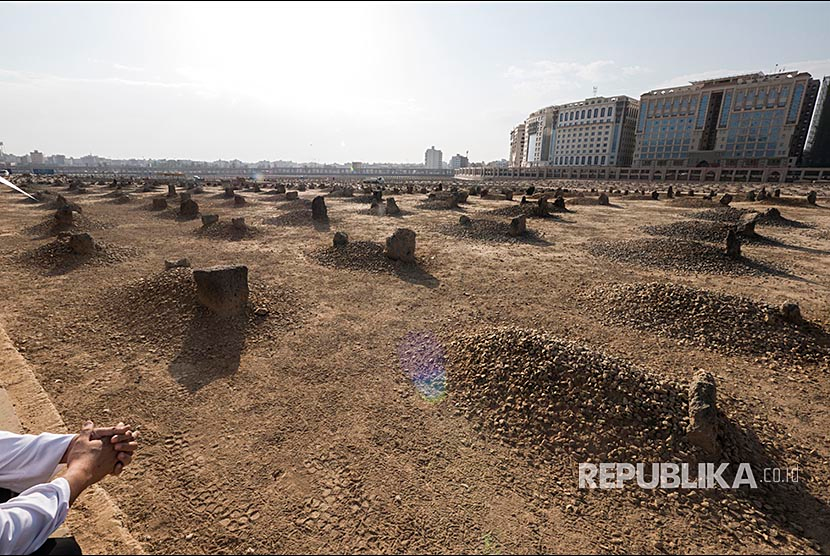 Kompleks Pemakaman Baqi. Di sini sahabat sekaligus menantu Rasulullah shalallahu alahi wassalam, Utsman bin Affan dimakamkan usai syahid dibunuh pemberontak di rumahnya. Foto: Republika.