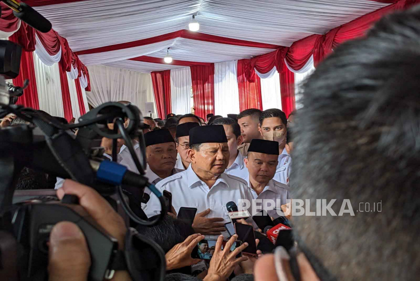 Ketua Umum Partai Gerindra, Prabowo Subianto usai perayaan HUT ke-15 Partai Gerindra, di Kantor DPP Partai Gerindra, Jakarta, Senin (6/2).