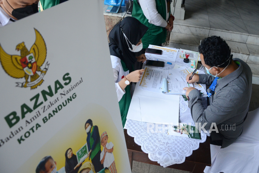 Badan Amil Zakat Nasional (Baznas) Kota Bandung merumuskan tiga kunci dalam menanggulangi kemiskinan di Kota Bandung.  (ilustrasi)
